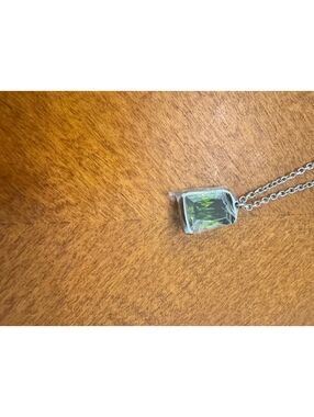 Silver-tone Chain Necklace with Green Pendant 566